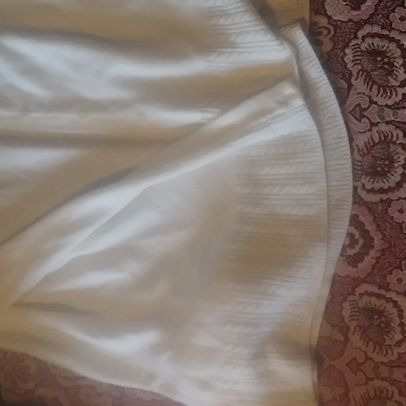 White cardigan with flower detail - Picture 5 of 5